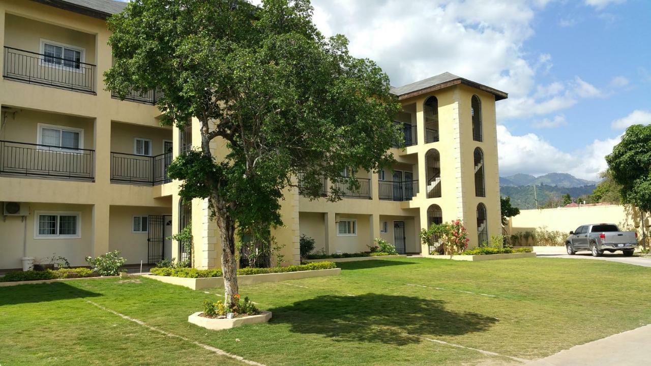 Donhead New Kingston Apt 3 Exterior photo